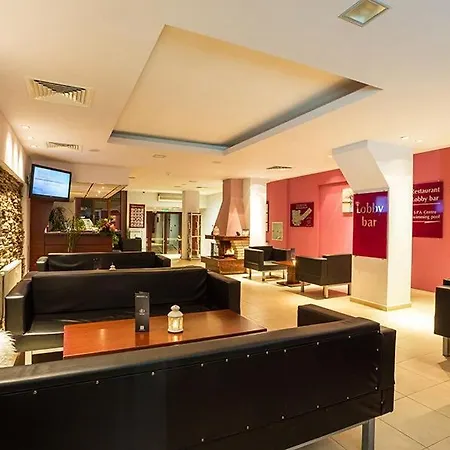 Grand 501 Free Pool & דירה פמפורובו
